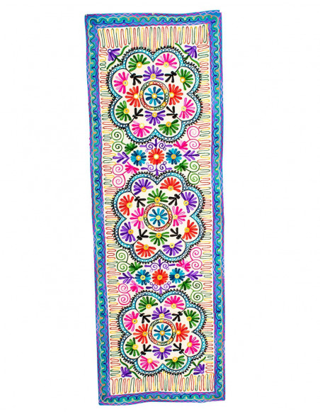 tapiz-colorido-artesanal-bordado-a-mano
