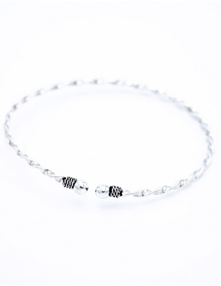 pulsera-rigida-plateada-con-abertura