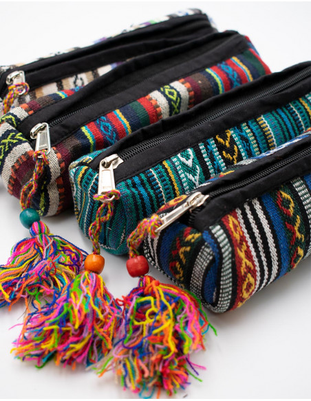 estuche-cilindrico-rayado-con-pompon