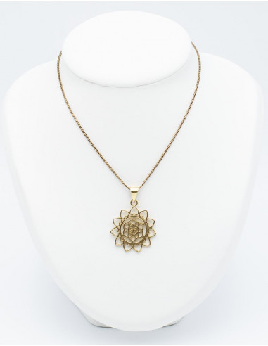 colgante-metal-dorado-corazones-calados