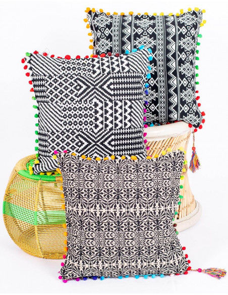 funda-cojin-blanca-formas-geometricas