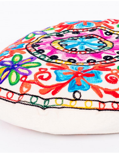 funda-cojin-redondo-con-bordados-multicolor