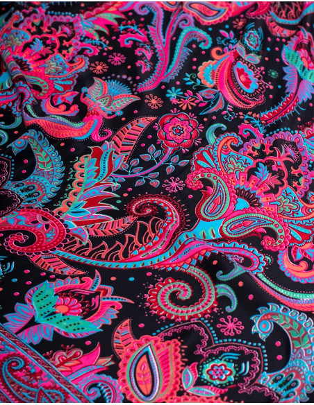 seda-suave-con-buena-caida-negro-dibujos-fucsia-azul