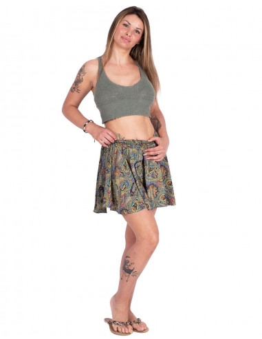 falda-corta-seda-fondo-verde-estampado