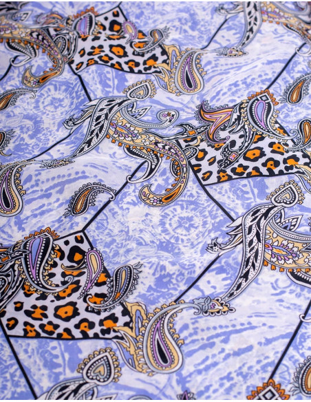 seda-estampada-celeste-dibujos