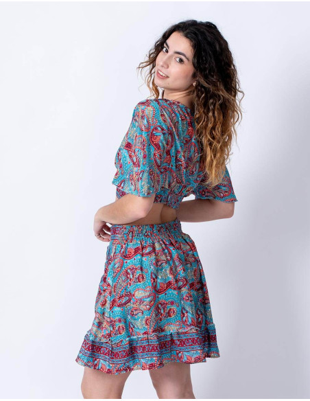 falda-corta-y-top-seda-estampada
