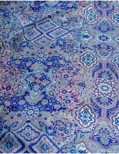 seda-alta-calidad-estampado-azul