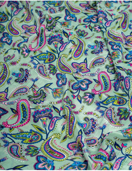 tela-seda-fresca-calidad-estampada-fondo-verde