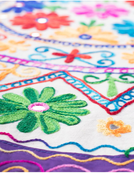 centro-de-mes-circular-flores-bordado-a-mano