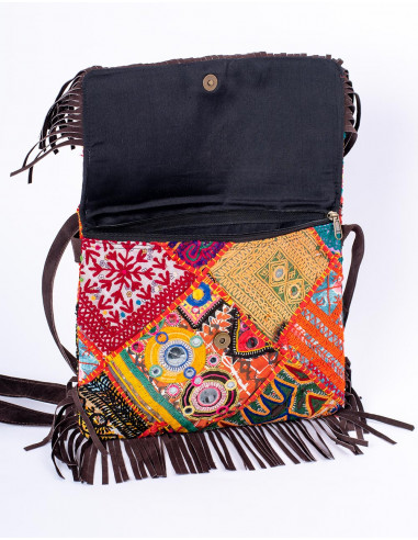bolso-estilo-bandolera-con-flecos