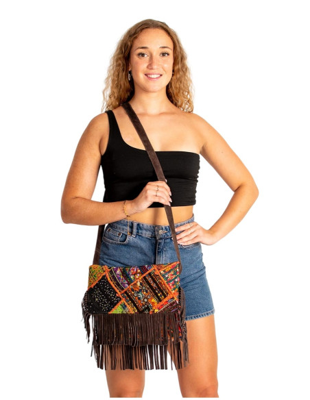 Clutch boho Kimago con espejos y flecos artesanales