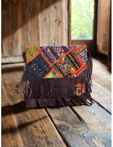 Clutch boho Kimago con espejos y flecos artesanales
