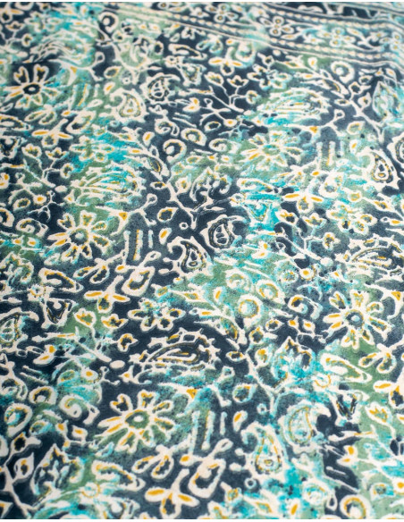 Vestido corto boho Kimago en seda verde con volantes