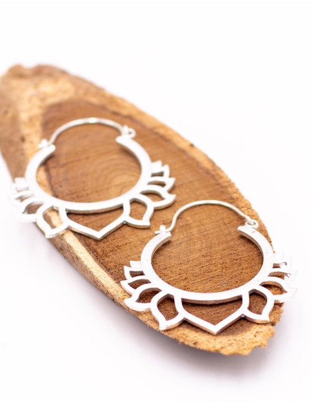 joyeria-etnica-pendientes-plateados-loto