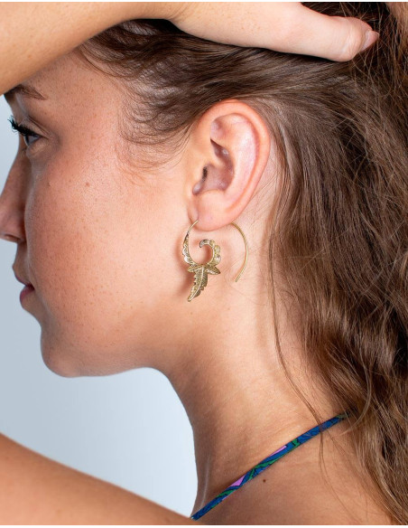 Kimago handmade golden leaf-shaped earrings