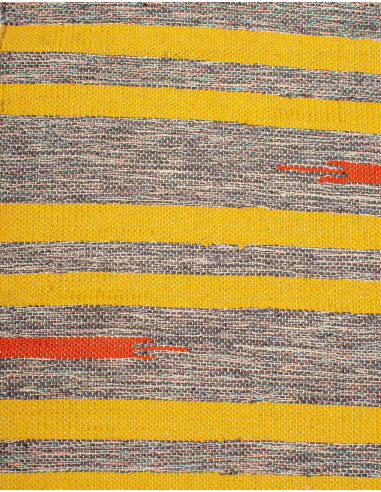 Ethnic handmade rug with fringes | Kimago