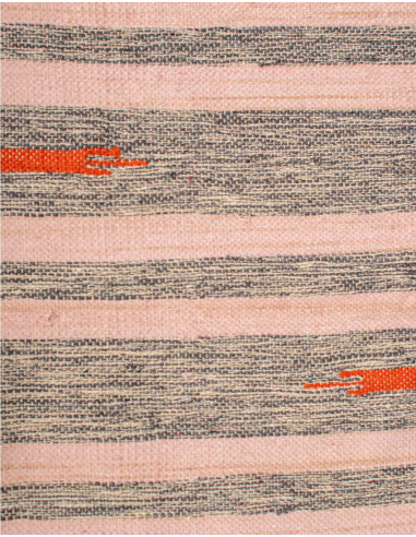 Ethnic handmade rug with fringes | Kimago