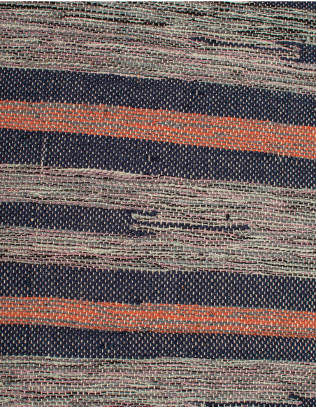 Ethnic handmade rug with fringes | Kimago