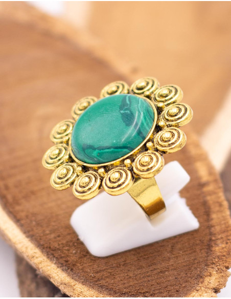 anillo-laton-dorado-piedra-central-grande
