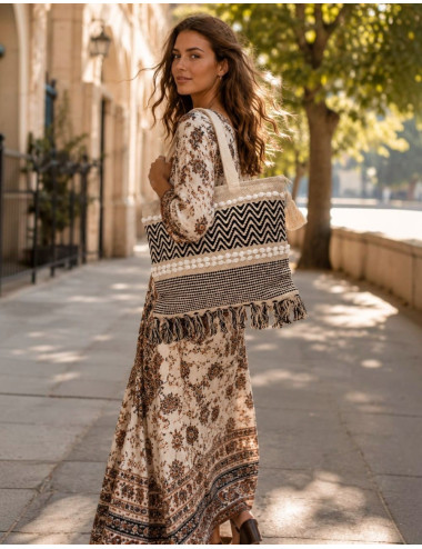 Bolso Boho Negro con Flecos y Pompones sobre Base Hueso