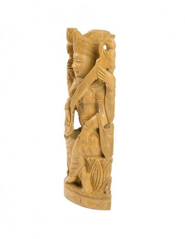 Statue-of-God-of-Money-Lakshmi-artesanal-deity