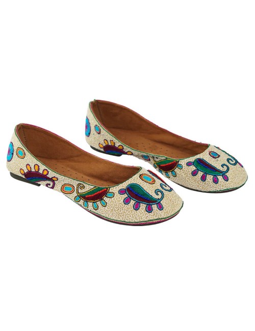 Beige ballerina with embroidered drawings and stones